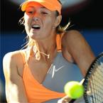 Sharapova ngược dòng đi tiếp
